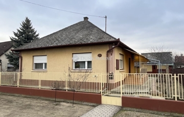 Eladó családi ház