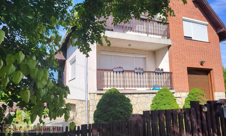 Balatonfüredi 3 szintes családi ház eladó