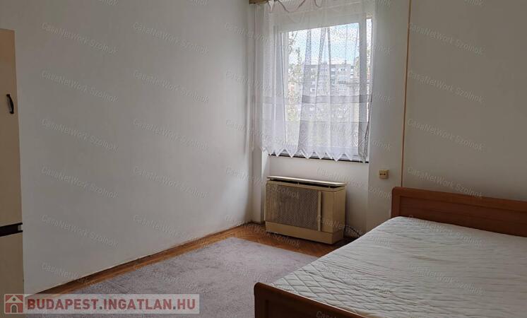 Szolnok belvárosában kétszobás, 3emeleti lakás kiadó!                                 