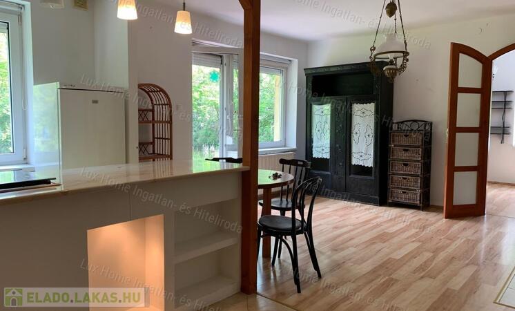 Kertkapcsolatos lakás Úny                                 