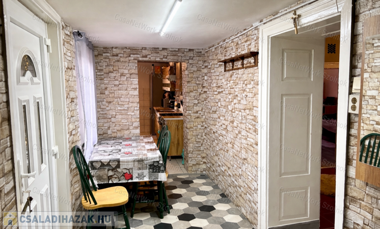 Újszászon 3 szobás családi ház eladó!                                 