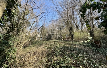 Eladó telek/földterület