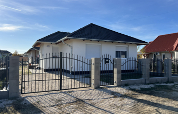 Eladó családi ház