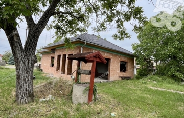 Eladó családi ház