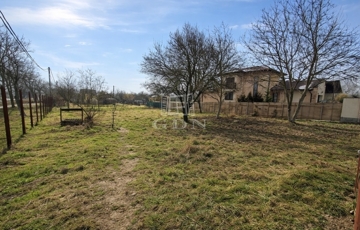 Eladó telek/földterület