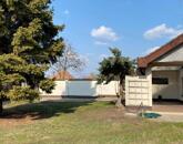 Egyedi kivitelezésű, tágas családi ház eladó Cegléden nagy telekkel!