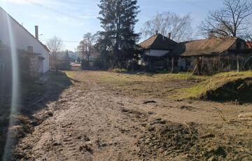 Eladó telek/földterület