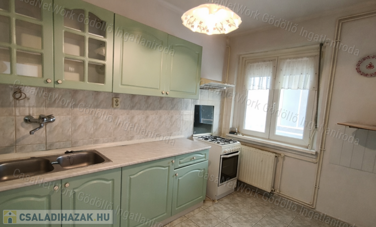Élhető családi ház csendes kerttel                                 