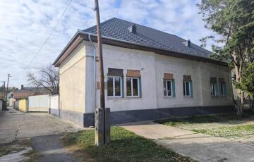 Eladó családi ház