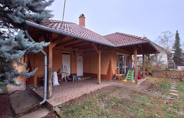 Eladó családi ház