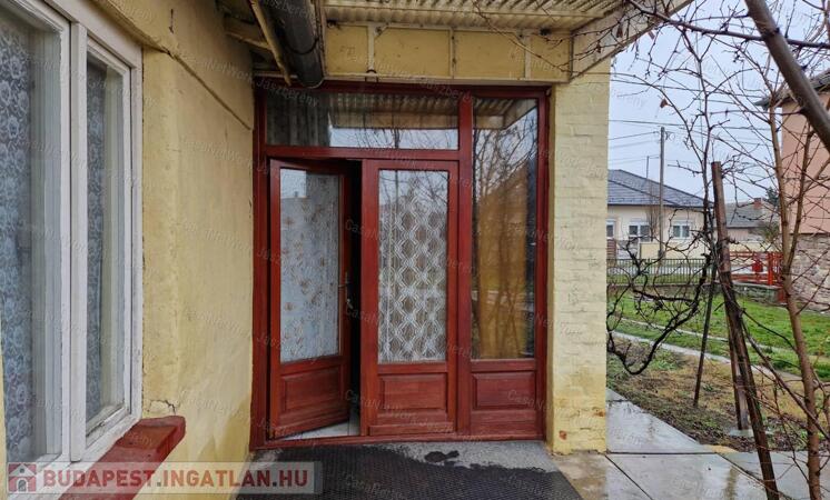 Jászalsószentgyörgyön eladó 88 nm-es, felújítandó 3 szobás családi ház                                 