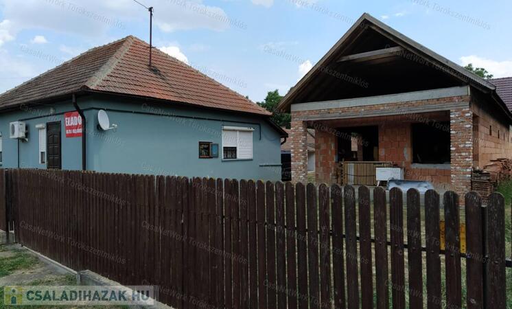 Eladó családi ház üzlethelyiséggel Tiszaburán!                                 