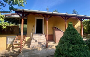 Eladó családi ház