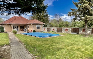 Eladó családi ház