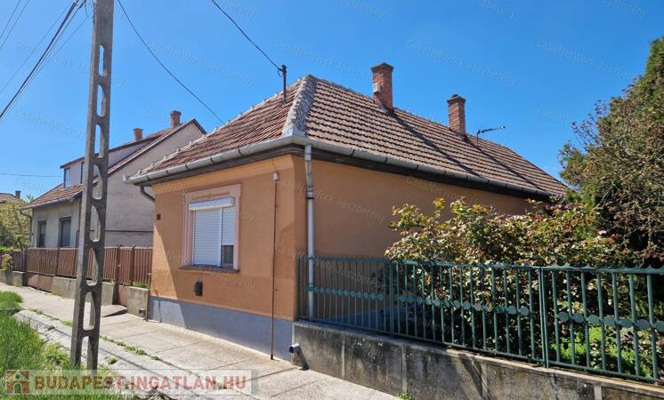 Jászapátin 407 nm-es telken, 83 nm-es, 2 szobás családi ház eladó                                 