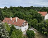 Hagyományok és komfort harmonikus ötvözete a vászolyi Öreg-hegyen