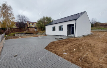 Eladó családi ház