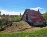 BALATON-FELVIDÉKI HÁZ BALATONI PANORÁMÁVAL, FELSŐÖRSÖN A TERMÉSZET OLDALÁN