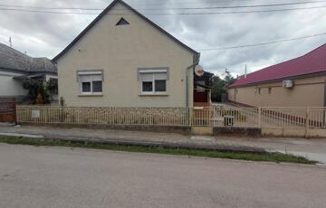 Eladó családi ház