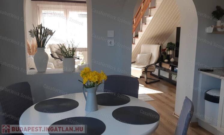 Martfűn eladó kiváló állapotú kertes családi ház!                                 