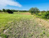 Eladó Zártkert Szőny-Béla-pusztán – Félpanorámával a Természet Kedvelőinek!