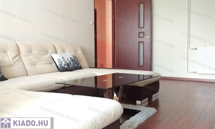 Kiadó Szolnokon belvárosi jó állapotú lakás!                                 