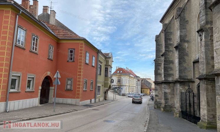Velünk élő történelem - eladó első emeleti lakás Sopronban