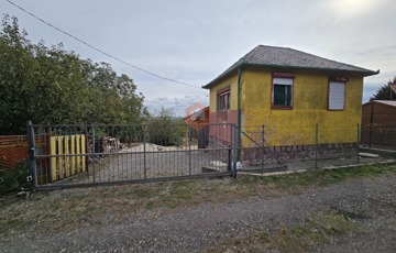 Eladó telek/földterület