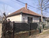 Szolnok Korház mögötti részen Eladó családi ház