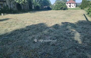 Eladó telek/földterület