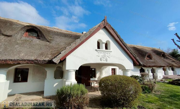 Díjnyertes, autentikus, nagyértékű luxus ház a Káli-medencében                                 