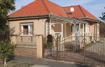 Eladó családi ház