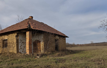 Eladó telek/földterület