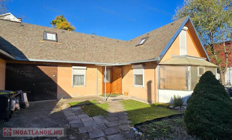 Eladó saját kerttel és garázzsal rendelkező társasházi lakás!