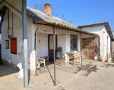 Eladó Tiszaföldváron egy 3718 m2-es telek hűtőházzal.