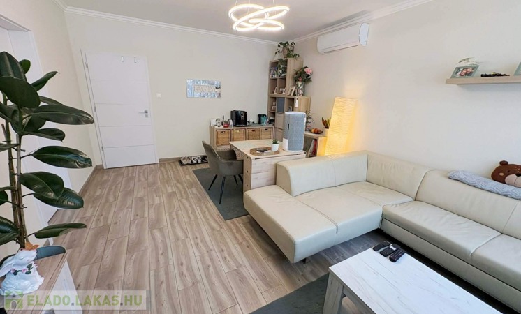 352685                                 