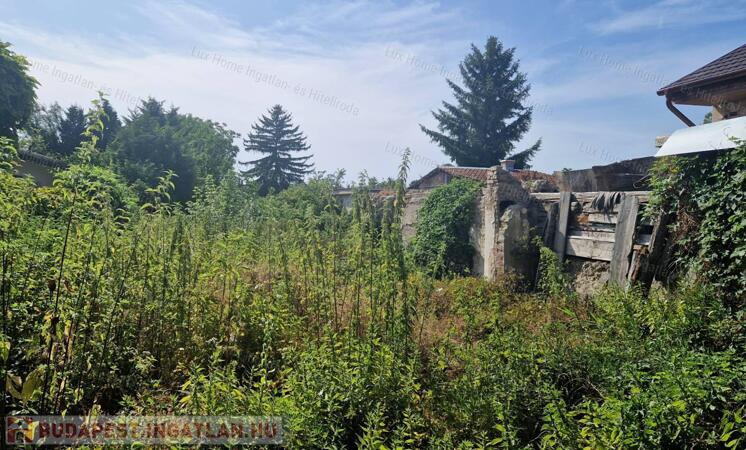 Esztergom központjában telek eladó!                                 