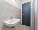 Kiadó iroda/üzlethelyiség Pécs 2 533 Ft