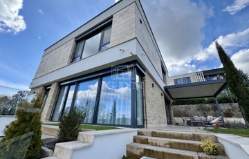 Kiadó családi ház