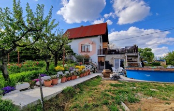 Eladó családi ház