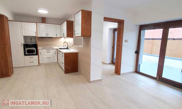 Eladó új építésű, 3 szobás, nagy teraszos sorházi lakás