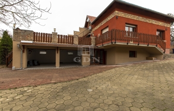 Eladó családi ház