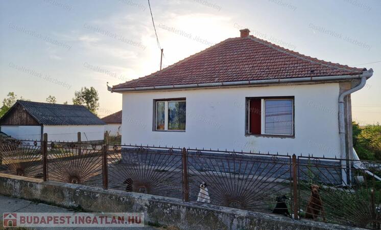 Erken 89,5 nm-es, felújított, 2 szobás családi ház eladó!                                 
