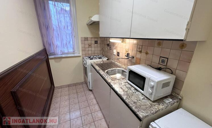 Kiadó 1. emeleti, 1+1 szobás lakás Szolnok belvárosában