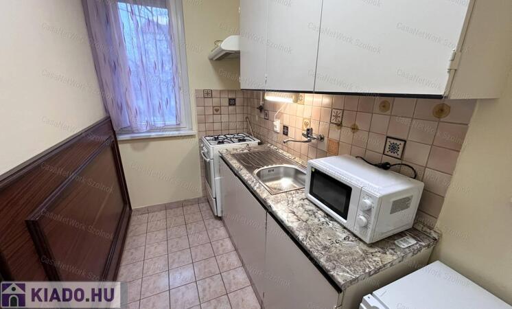 Kiadó 1. emeleti, 1+1 szobás lakás Szolnok belvárosában                                 