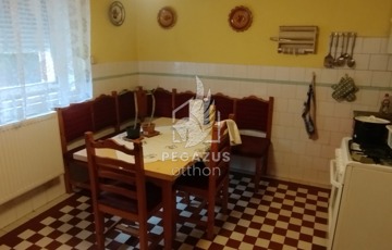 Eladó családi ház