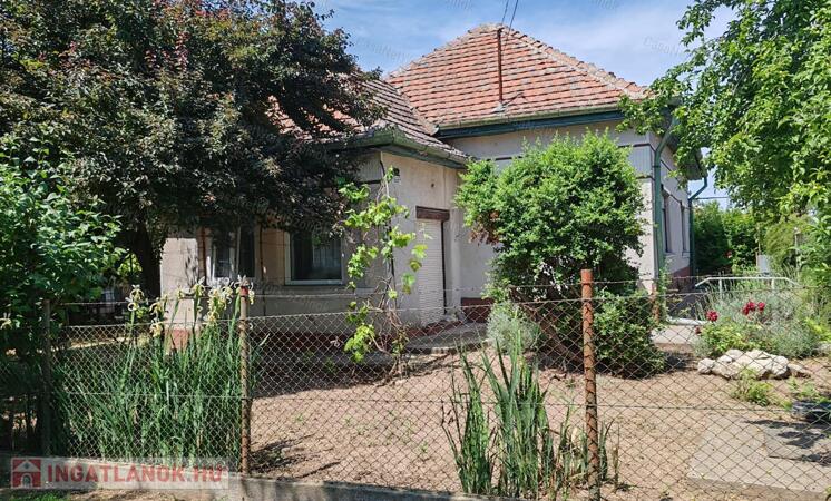 ELADÓ CSALÁDI HÁZ SZAJOLBAN!