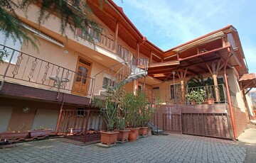 Eladó családi ház