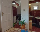 Eladó családi ház Pér 62 900 000 Ft