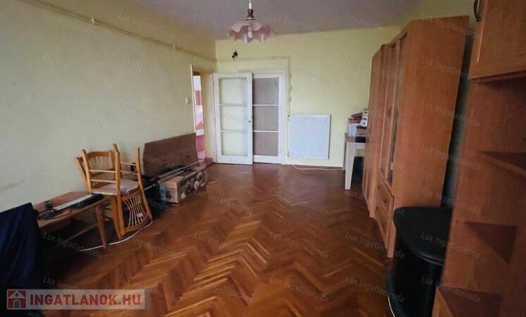 Komárom szívében 4. emeleti 55 m2-es lakást kínálok eladásra!
